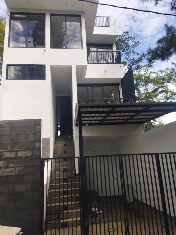 Rumah 3 Lantai Konsep villa modern Cigadung, Dago, Kota Bandung