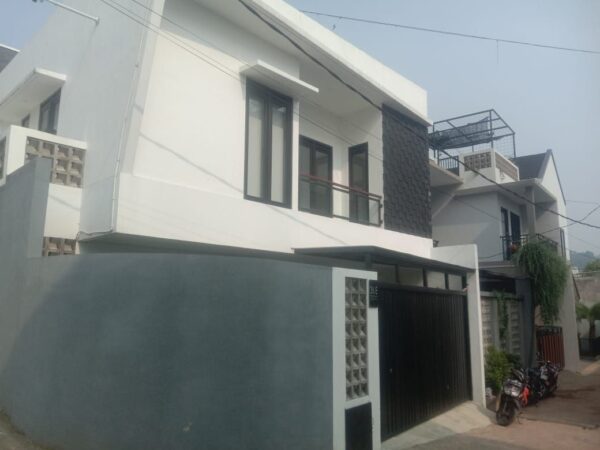 Rumah Mewah Full Furnish Posisi Hook Strategis Cigadung Bandung