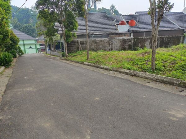 Tanah kavling siap bangun ( hook ) di Dalam komplek perumahan Cihanjuang Bandung Utara