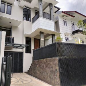 RUMAH TINGGAL MODERN SPLIT LEVEL BARU RENOVASI DI SETIABUDI REGENCY KAWASAN BANDUNG UTARA