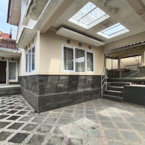 RUMAH DIJUAL POSISI HOOK DI CIWARUGA DEKAT PONDOK HIJAU BANDUNG UTARA
