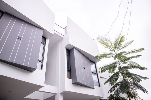Rumah Villa Mewah Plus Kolam Renang Mini Futsal dan Basket Dekat UPI Setiabudi di Perumahan Lembang