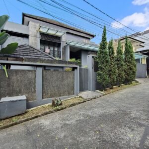 DIJUAL MURAH RUMAH HOMEY KLASIK KAWASAN PERUMAHAN EXCLUSIVE GEGERKALONG BANDUNG UTARA