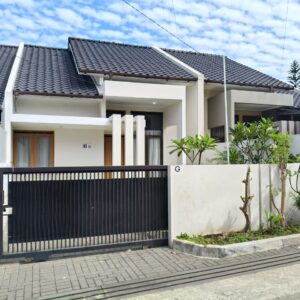 DIJUAL CEPAT RUMAH TYPE DOWNSLOPE, BANGUNAN RELATIF BARU MINIMALIS AREA GEGERKALONG KODYA BANDUNG