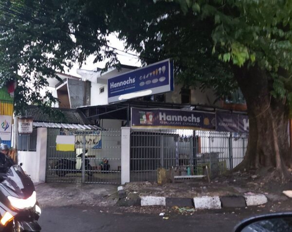 DIJUAL RUMAH DEKET HARGA NJOP DI PUSAT KOTA PINGGIR JALAN RAYA KARAPITAN LENGKONG BANDUNG TENGAH DEKAT KE ASIA AFRIKA