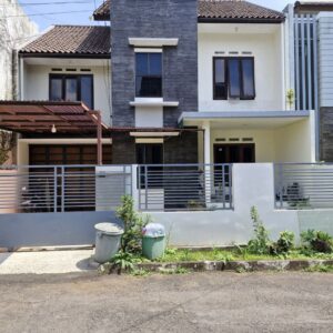 DIJUAL RUMAH ASRI TERAWAT BANGUNAN BAGUS DI CIWARUGA DEKAT GEGERKALONG KAWASAN BANDUNG UTARA