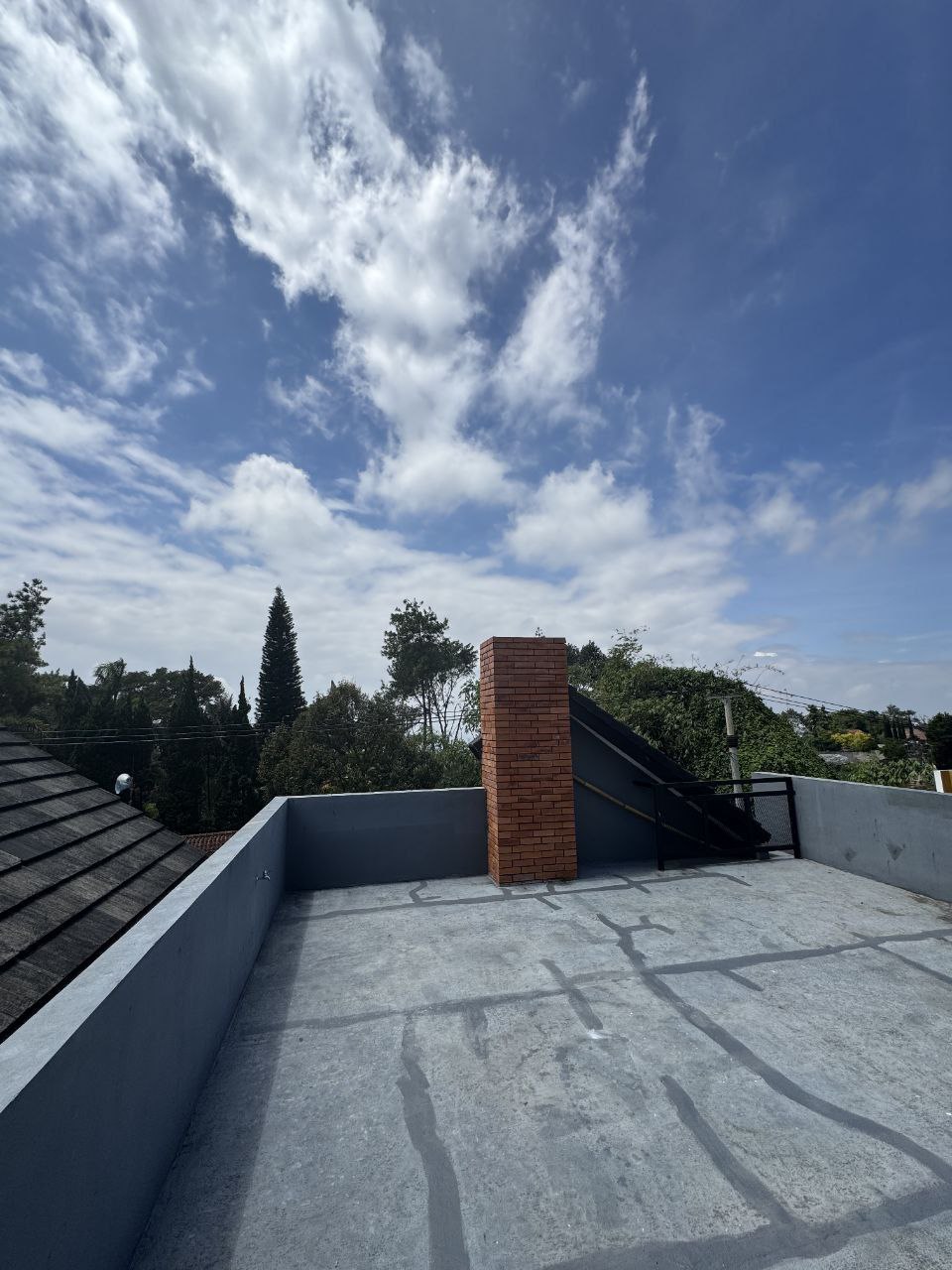 DIJUAL RUMAH ESTETIK DESAIN JAPANG DALAM CLUSTER DI CIHANJUANG GEGERKALONG CIMAHI BANDUNG UTARA