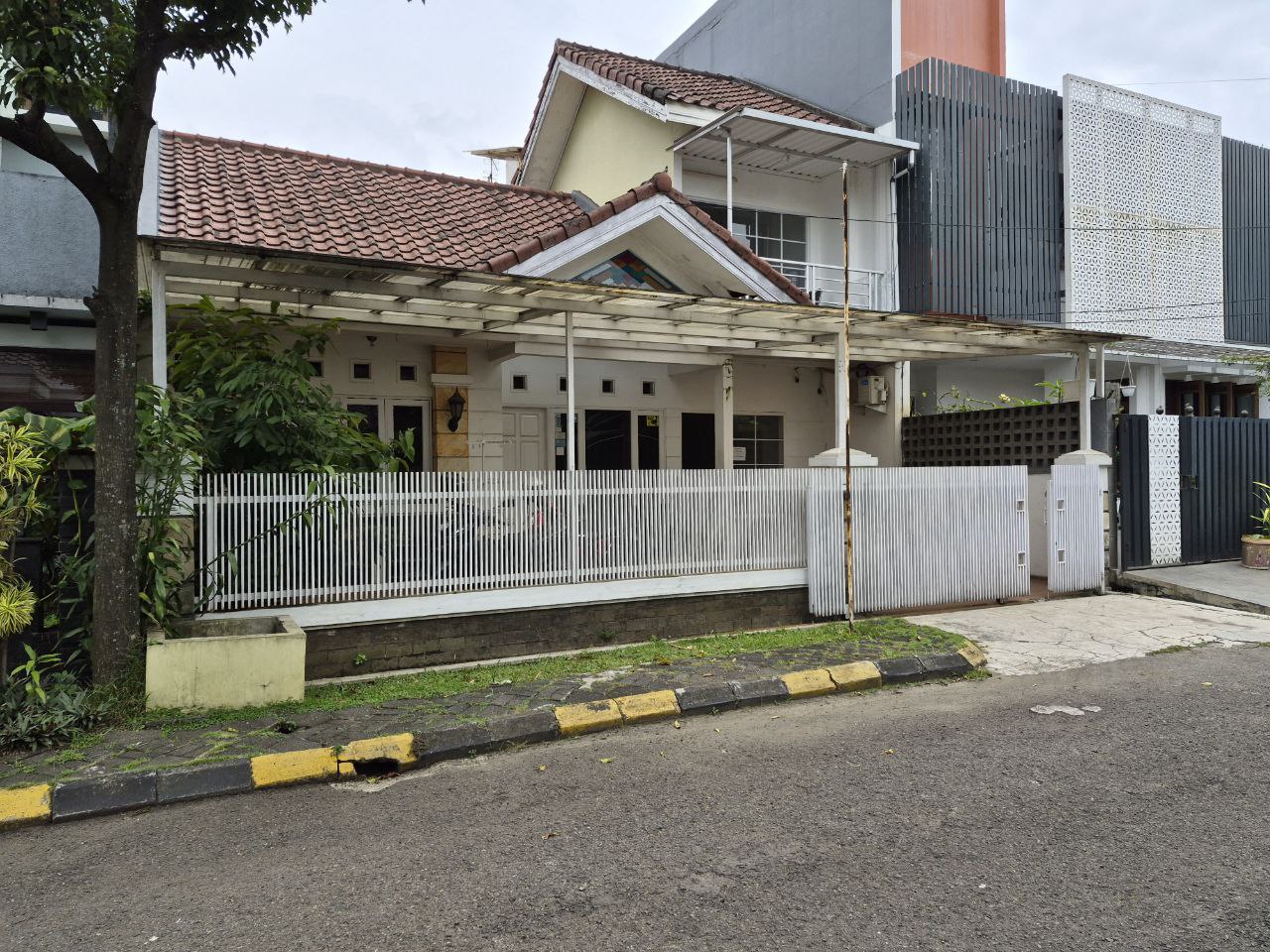 DIJUAL RUMAH TERAWAT STRATEGIS DI KOMPLEK ELIT BATUNUNGGAL DALAM CLUSTER BANDUNG TENGAH DEKAT KE EXIT TOL BUAH BATU