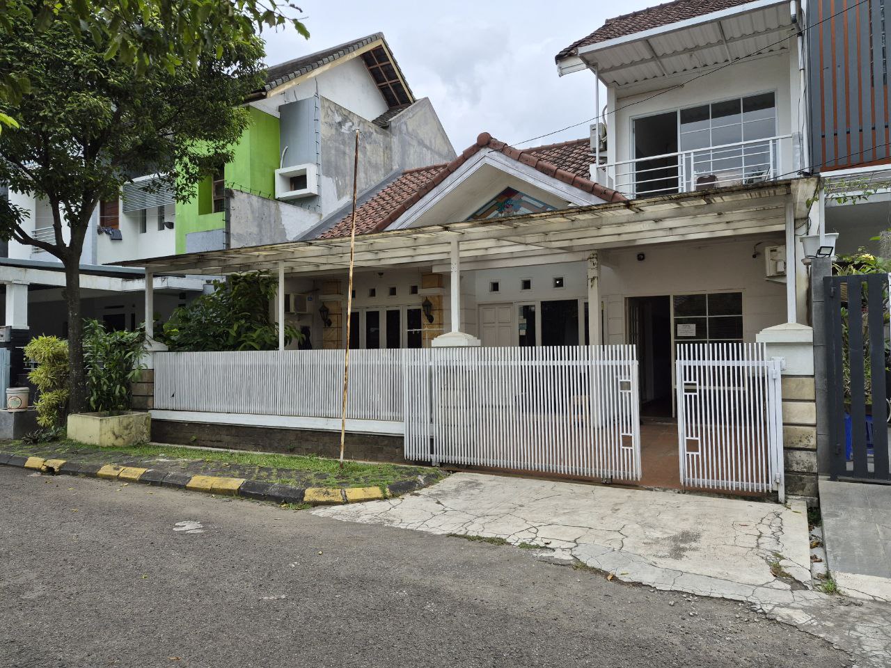 DIJUAL RUMAH TERAWAT STRATEGIS DI KOMPLEK ELIT BATUNUNGGAL DALAM CLUSTER BANDUNG TENGAH DEKAT KE EXIT TOL BUAH BATU